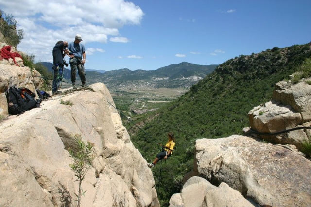 Rappel en pared rocosa